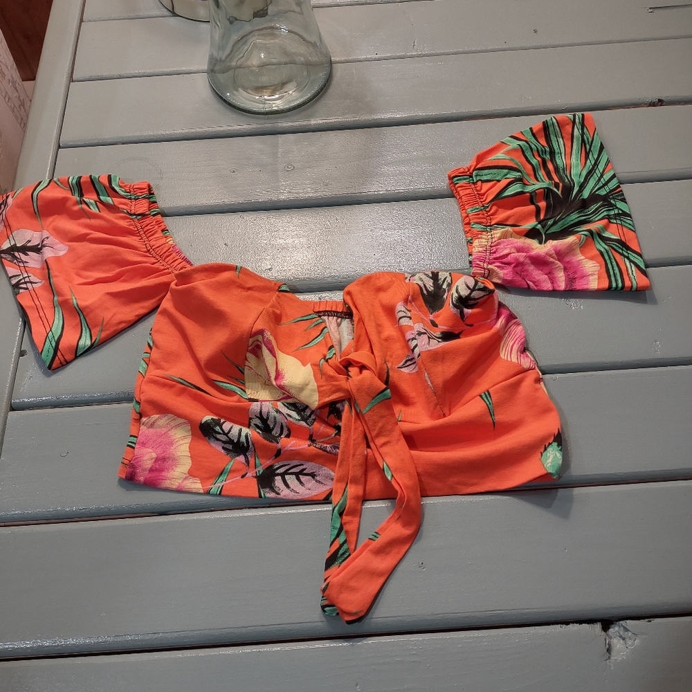 Long skirt with slits on the side, Cropped with bu